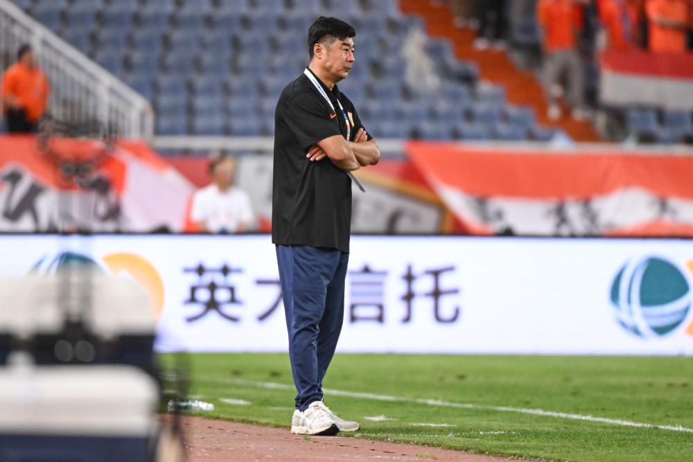 冰球克林伯格引领赛场风潮突破防守极限的精彩瞬间